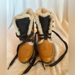 Cole Hann lace up waterproof boots